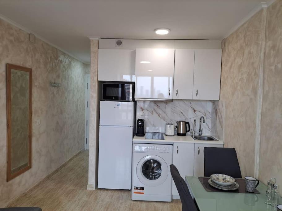 Cozy Studio With Sea View Lägenhet Benidorm Exteriör bild